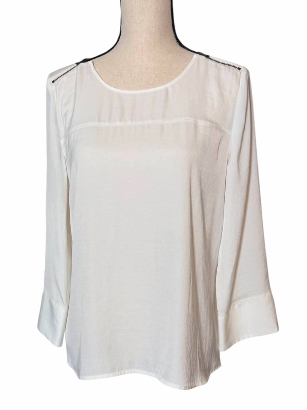 Maurices Woman’s Ivory Silky 3/4 Sleeve Blouse with Shoulder Zippers Size Medium